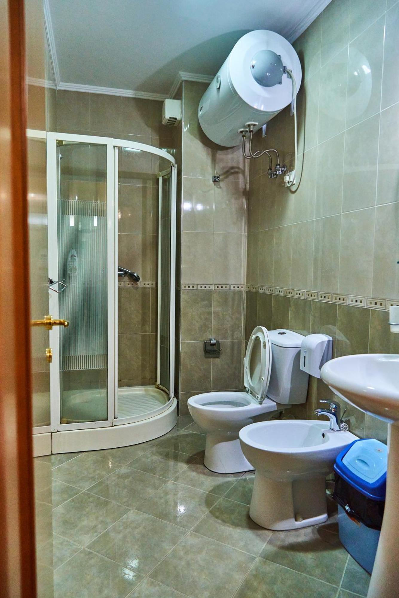 Kalpazo Home Skanderbeg Square Tirana Bagian luar foto