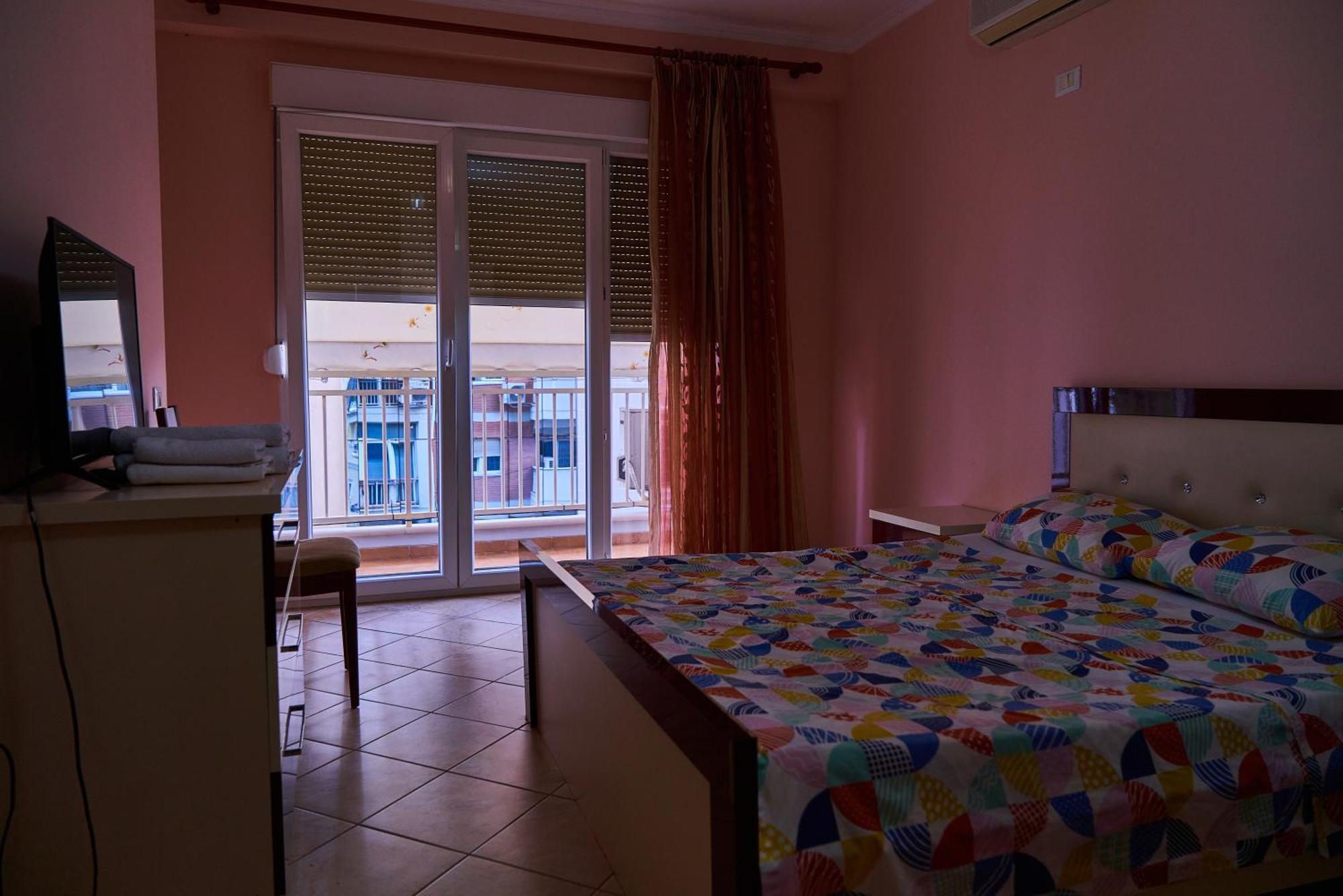 Kalpazo Home Skanderbeg Square Tirana Bagian luar foto