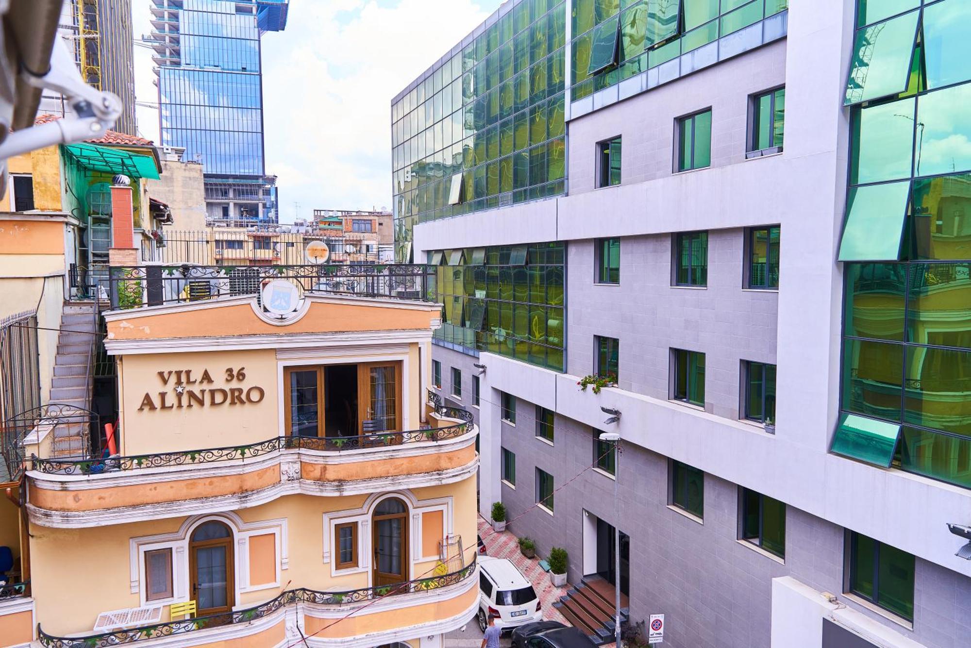 Kalpazo Home Skanderbeg Square Tirana Bagian luar foto